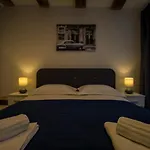 Lamp House Apartment *
