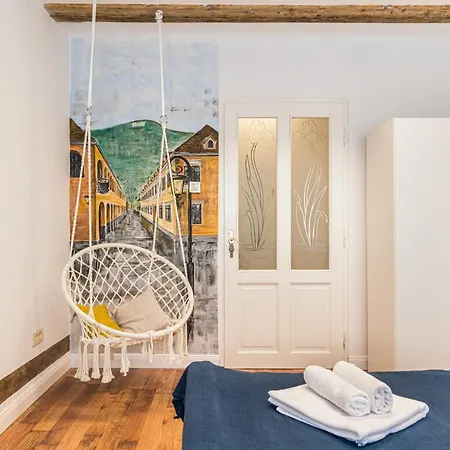 Apartament Lamp House