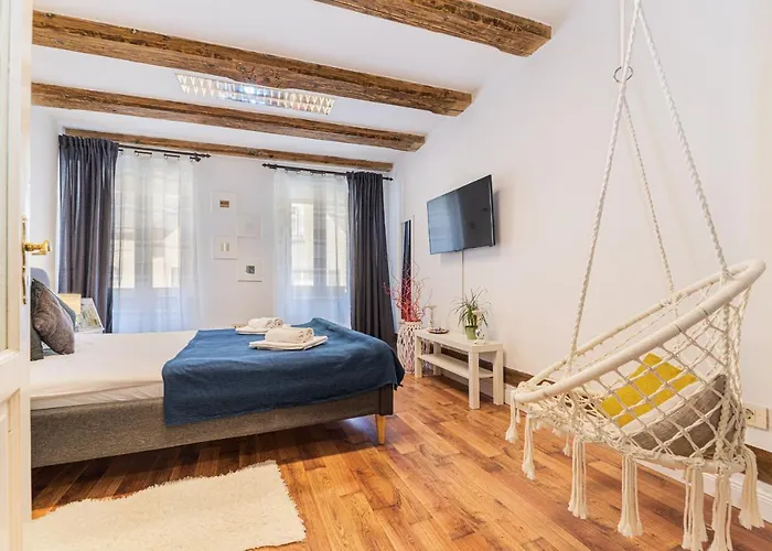 Apartament Lamp House