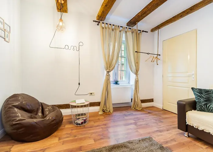 Lamp House 브라쇼브